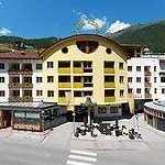 Liebe Sonne 4s Hotel